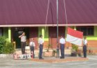 Police Go to School: Kapolsek Siak Hulu Pimpin Upacara Bendera di SMPN 6, Tanam Pohon Matoa dan Serukan Anti Narkoba