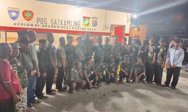 Kapolres Kampar Sambangi Pos Satkamling Perumahan Ginting Malam Hari, Beri Bantuan Dana dan Bibit Pohon untuk Warga Kubang Jaya