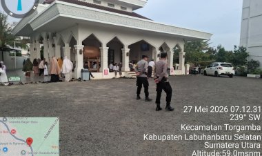 Dari Pengamanan Hingga Aksi Hijau, Polsek Bagan Sinembah Serahkan Bibit Pohon Kepada Pengurus Masjid