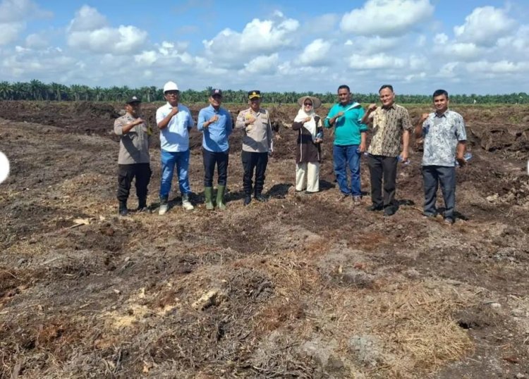 Dukung Ketahanan Pangan Nasional, Kapolsek Siak Hulu Tinjau Langsung Lahan Jagung Pipil di Desa Pangkalan Baru