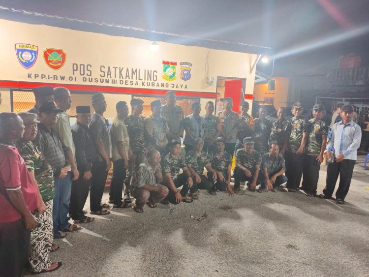 Kapolres Kampar Sambangi Pos Satkamling Perumahan Ginting Malam Hari, Beri Bantuan Dana dan Bibit Pohon untuk Warga Kubang Jaya