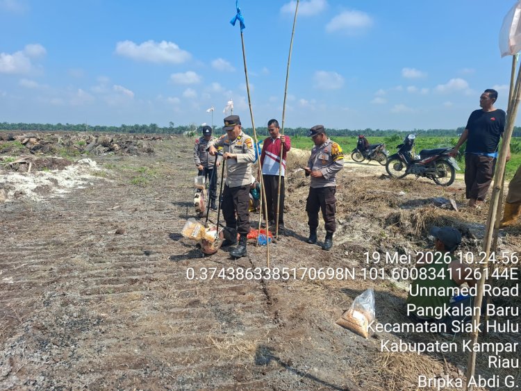 Dukung Swasembada Pangan 2026, Empat Personel Polsek Siak Hulu Cek Penanaman Jagung Kuartal II di Lahan KOPPSA-M