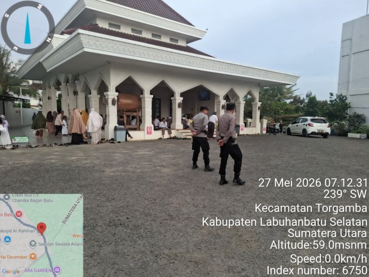 Dari Pengamanan Hingga Aksi Hijau, Polsek Bagan Sinembah Serahkan Bibit Pohon Kepada Pengurus Masjid