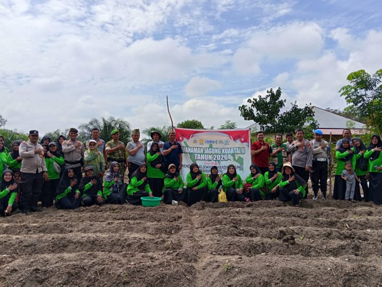 Polsek Kampar dan Masyarakat Bersinergi Tingkatkan Swasembada Pangan Melalui Penanaman Jagung
