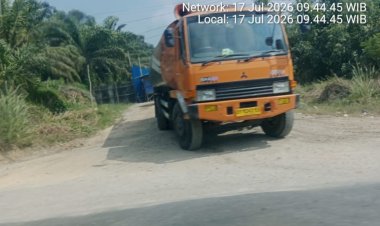 Terciduk, Diduga Kendaraan Pengangkut CPO Keluar dari Gudang yang Diduga Tempat Penampungan CPO