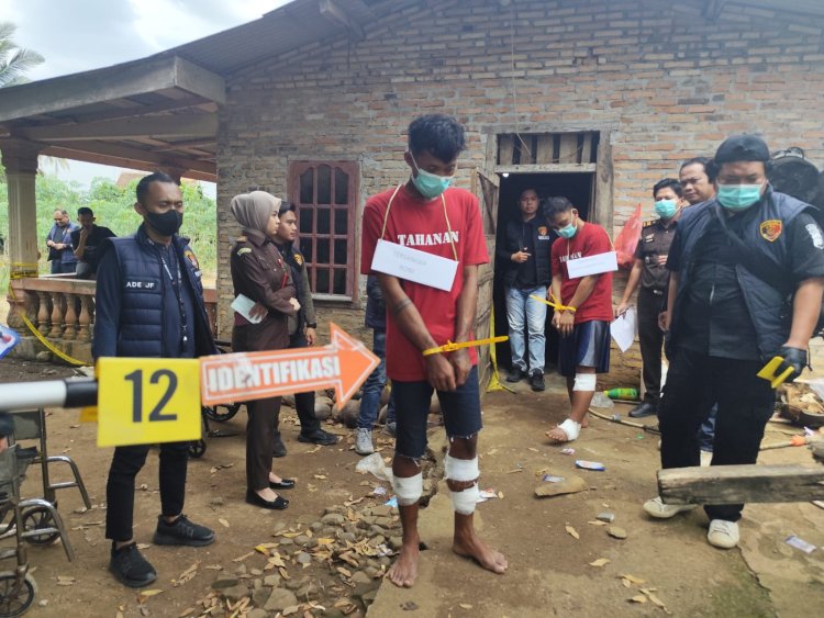 Polres Lampung Utara Rekonstruksi Kasus Curas Disertai Pembunuhan Mantan TKW, Tersangka Peragakan 35 Adegan