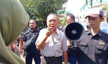 Breaking News! Wakil Ketua DPRD, Guru, dan Ormas Demo Kantor Wali Kota Metro Tuntut Nasib 29 Tenaga Pendidik