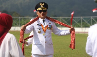 Kemeriahan HUT RI ke-81 di Lampung Barat, Parade Pelajar Sukses Hipnotis Bupati Beserta Tamu Undangan