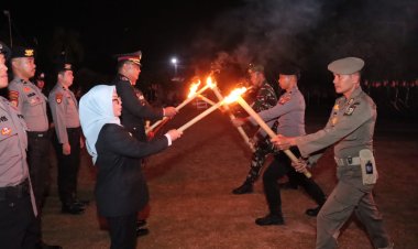 Kapolres Kampar Pimpin Upacara Taptu, Obor Kemerdekaan Menyala di Bangkinang