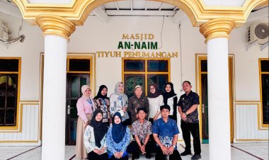 Mahasiswa KKN UM Metro Dukung Identitas Masjid melalui Program Penamaan Masjid An-Naim di Tiyuh Penumangan