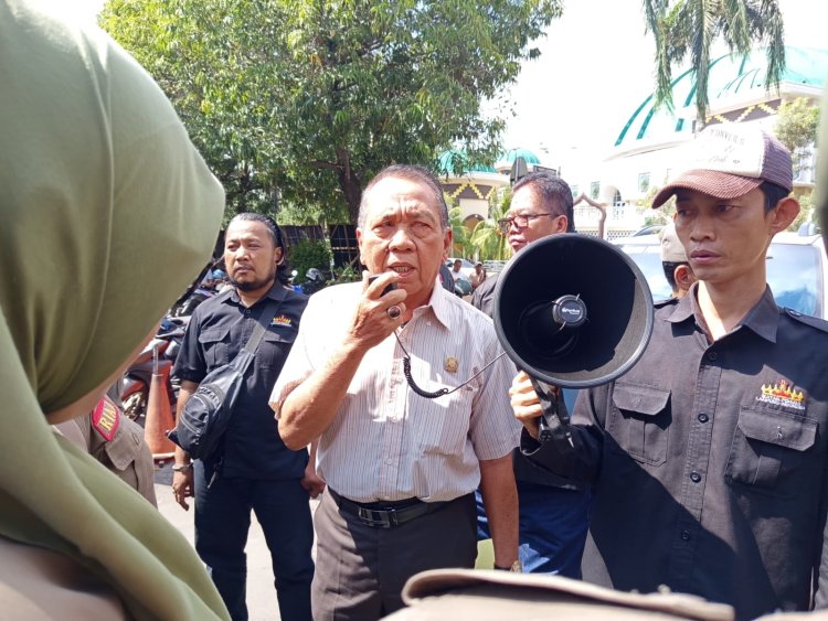 Breaking News! Wakil Ketua DPRD, Guru, dan Ormas Demo Kantor Wali Kota Metro Tuntut Nasib 29 Tenaga Pendidik