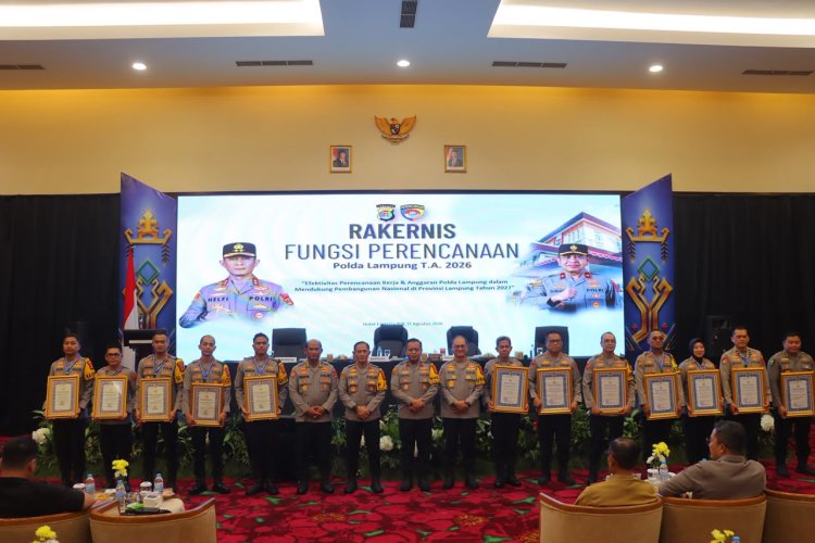 Kapolres Lampung Timur Raih Penghargaan Pelayanan Prima dari Kapolda Lampung