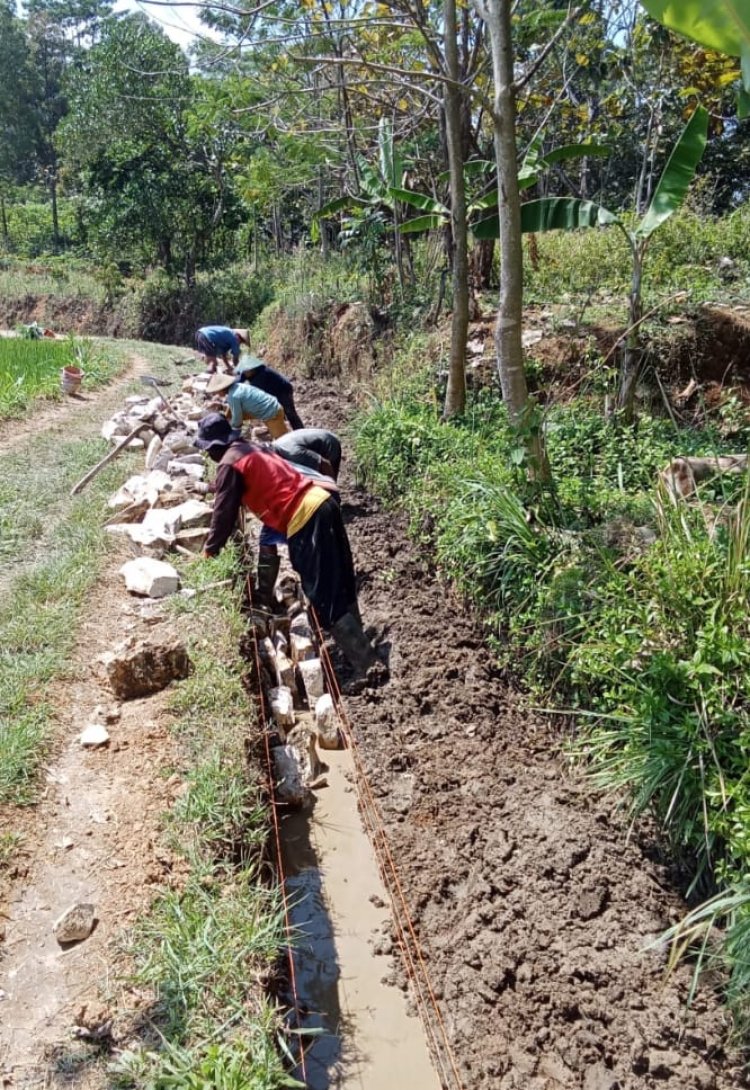 Soroti Metode Pekerjaan Irigasi di Wukirsawit, Aktivis Ingatkan Kualitas Konstruksi