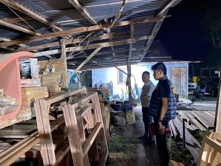Kapolsek Tapung Hilir Diminta Selidiki Bahan Meubilair CV. Queena Citra Mandiri di Desa Tapung Lestari