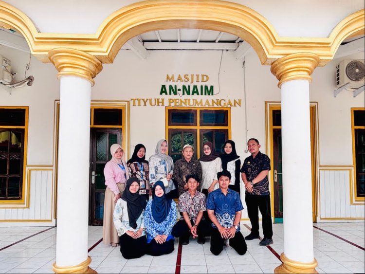 Mahasiswa KKN UM Metro Dukung Identitas Masjid melalui Program Penamaan Masjid An-Naim di Tiyuh Penumangan