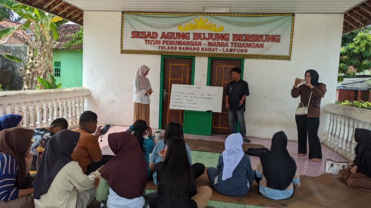 Mahasiswa KKN UM Metro Laksanakan Bimbingan Belajar bagi Siswa di Tiyuh Penumangan