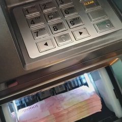 Begini Tarik tunai di ATM ????????i uang tidak keluar tapi saldo terpotong Ini solusinya ya